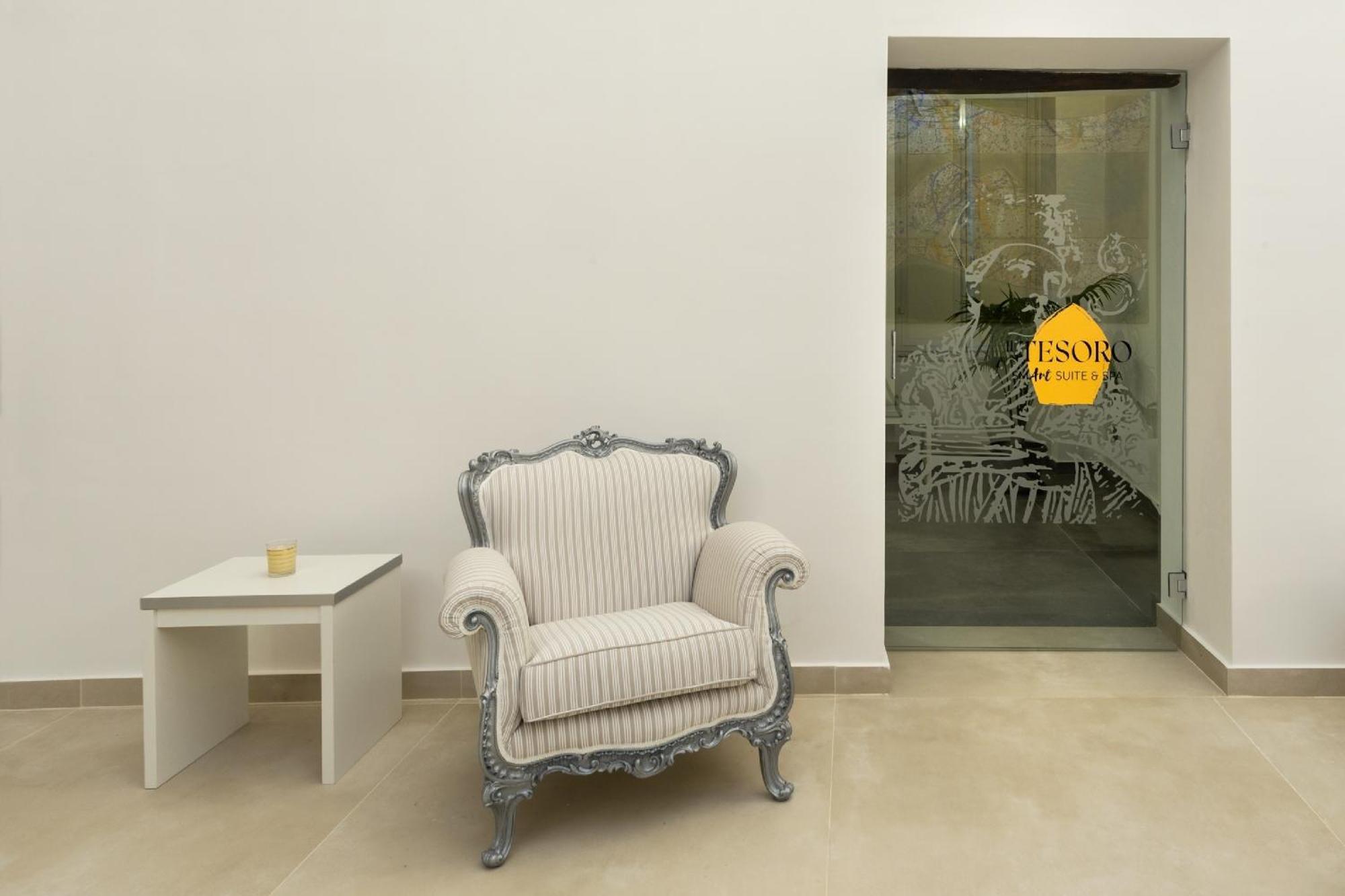 Il Tesoro Smart Suite&SPA Napoli Esterno foto